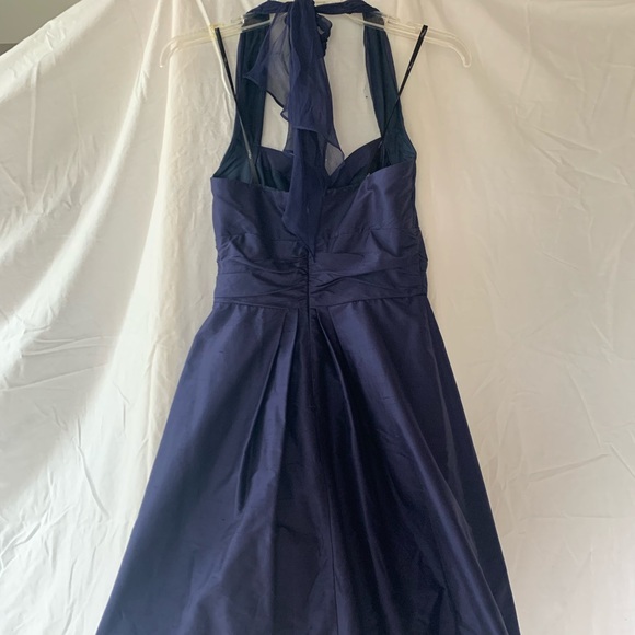 Halter neck dress - Picture 2 of 3